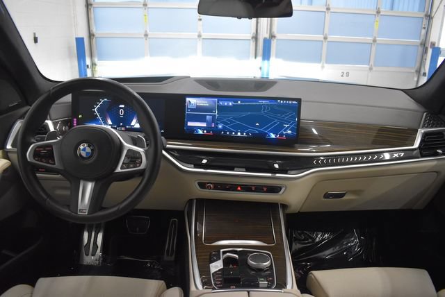 Used 2024 BMW X7 xDrive40i w/ M Sport Package AWD/4WD image 5