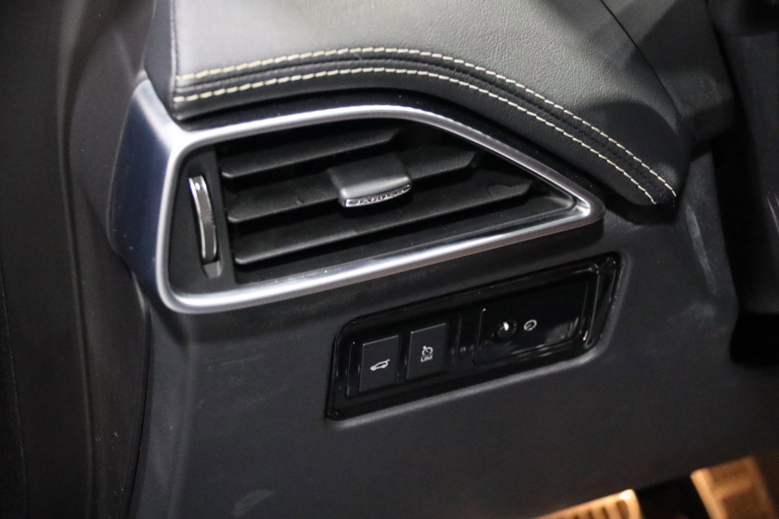 Used 2019 Jaguar F-PACE S image 64