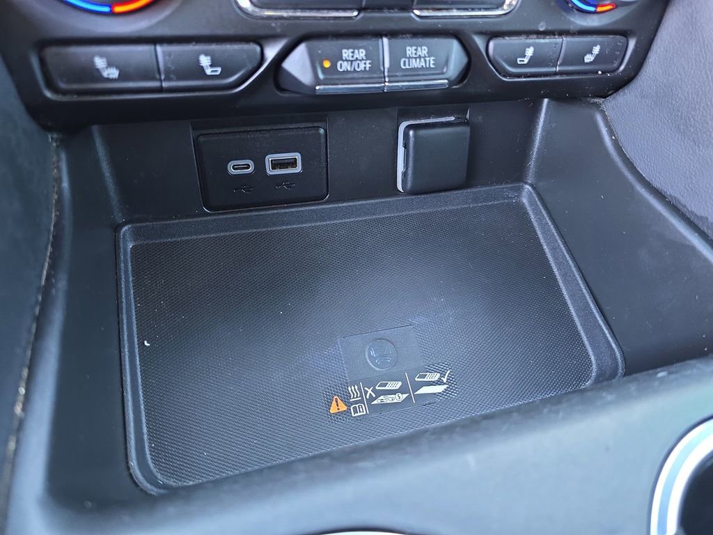 Used 2022 Chevrolet Suburban LT w/ Luxury Package RWD image 21