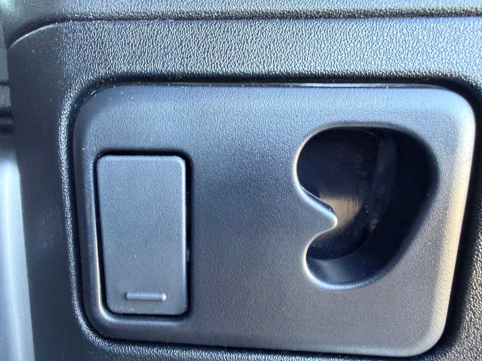 Used 2025 Land Rover Defender 90 S image 26