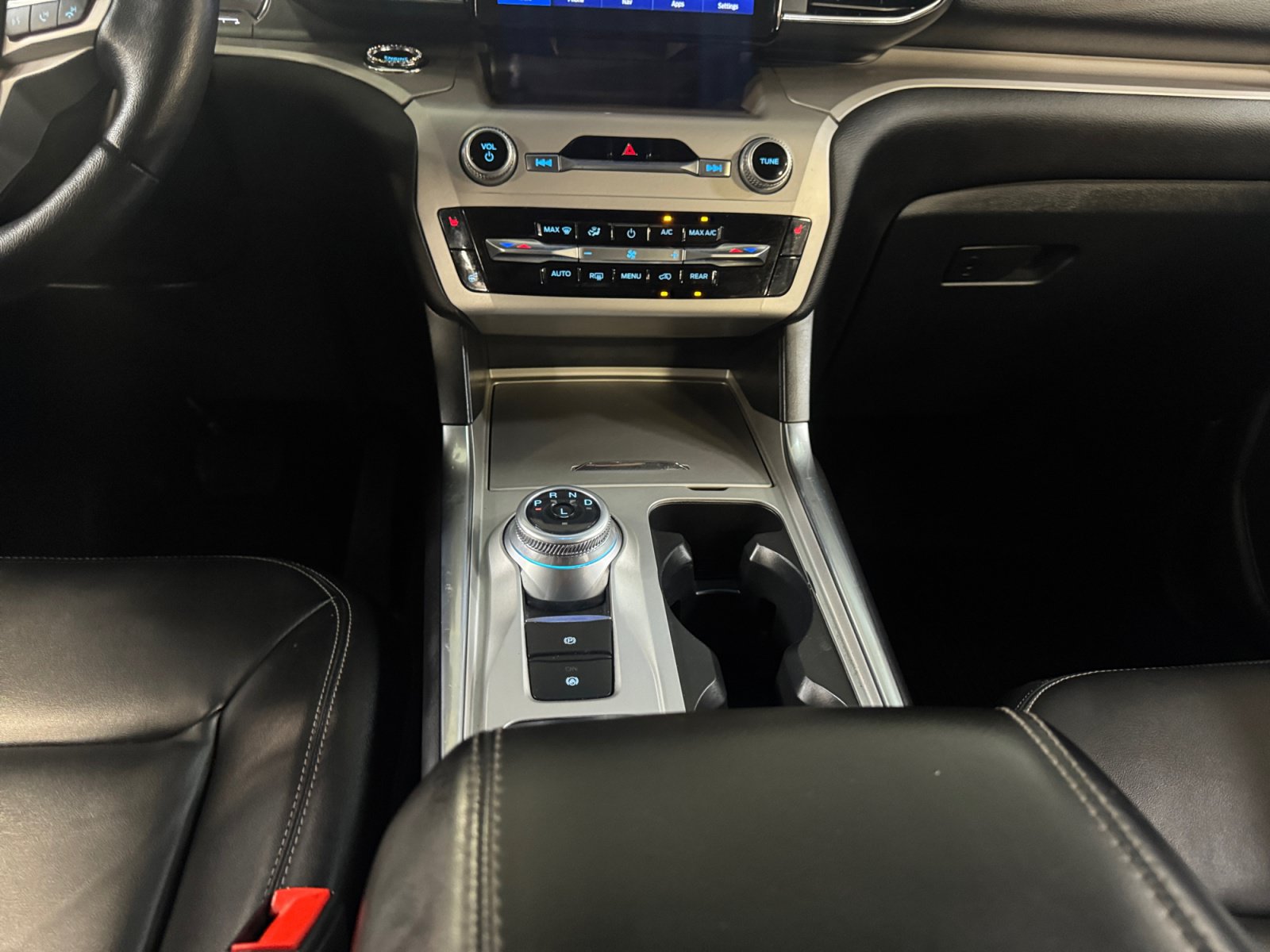 Used 2023 Ford Explorer XLT w/ Equipment Group 202A RWD image 20
