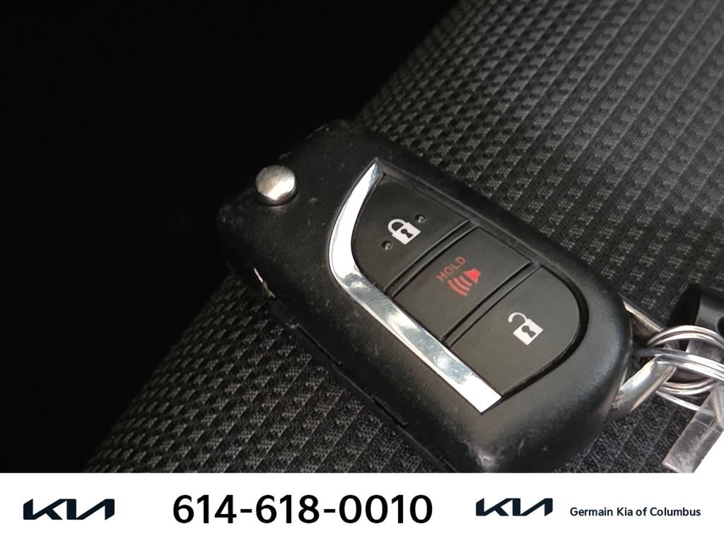 Used 2021 Toyota RAV4 LE AWD/4WD image 34