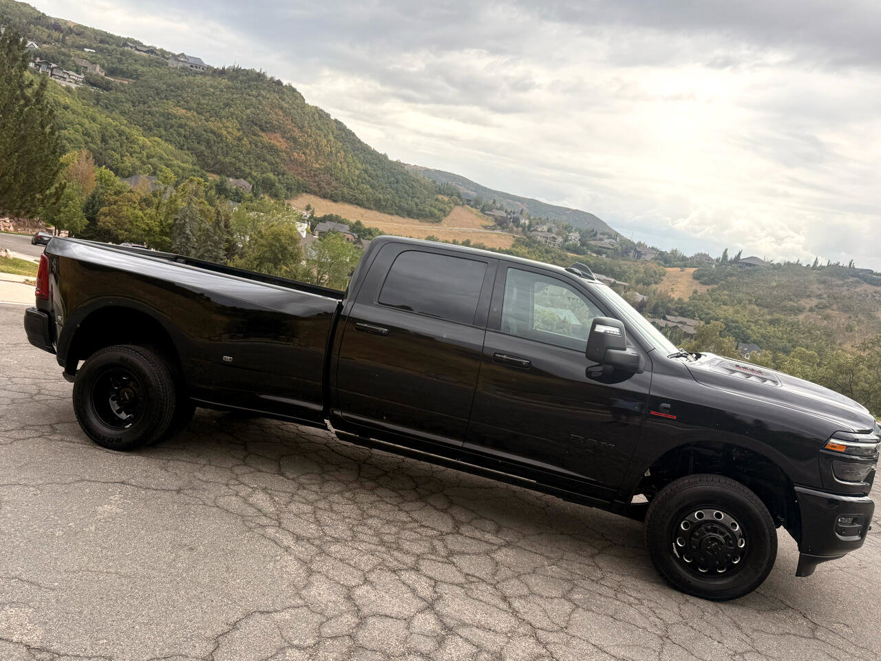 Used 2025 RAM 3500 Laramie image 5