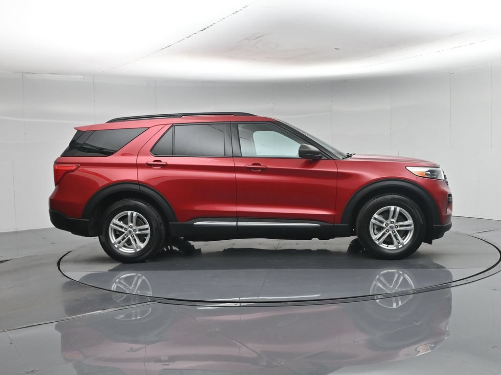 Certified 2023 Ford Explorer XLT RWD image 30