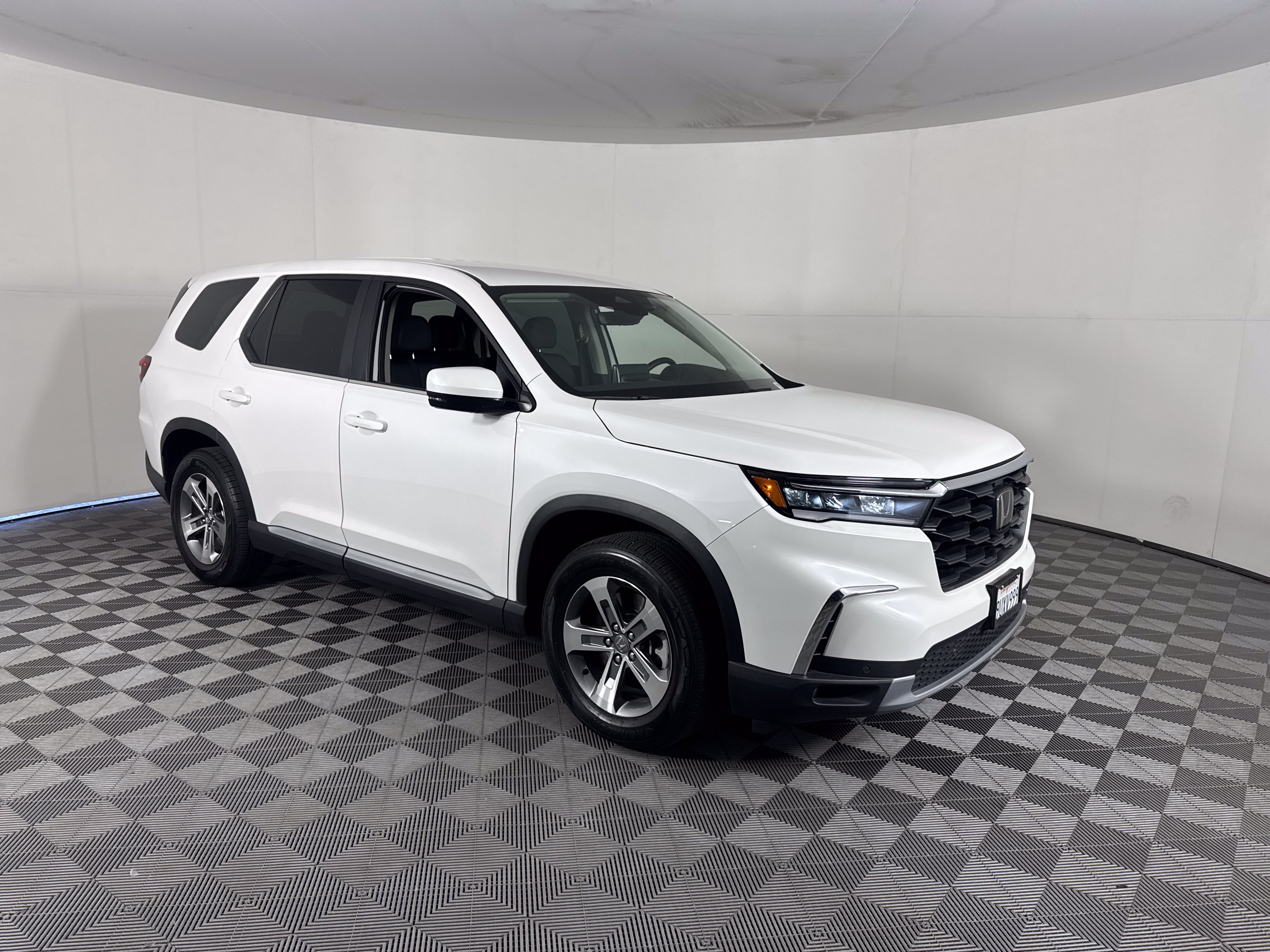 Certified 2025 Honda Pilot EX-L image 2