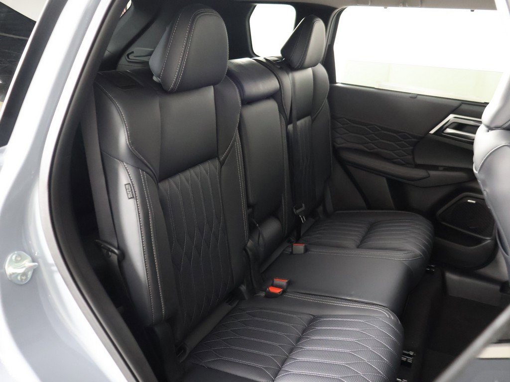 New 2026 Mitsubishi Outlander SEL image 38