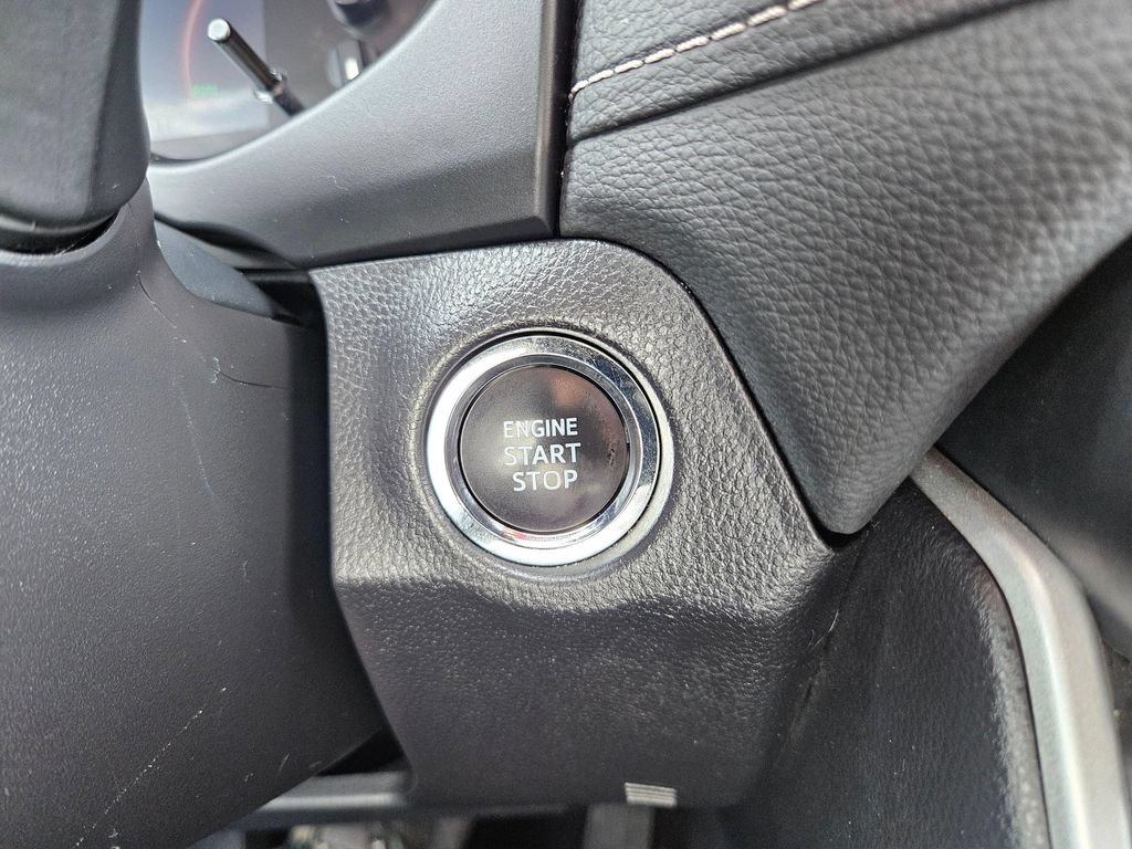 Used 2025 Toyota RAV4 XLE AWD/4WD image 31