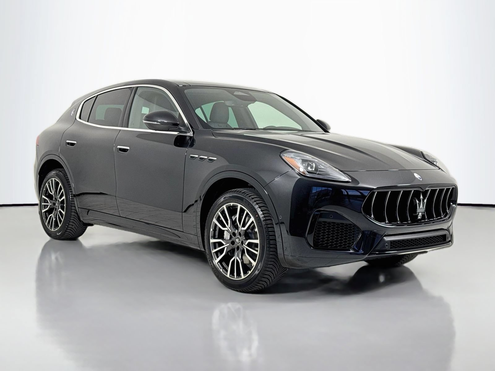 New 2025 Maserati Grecale GT