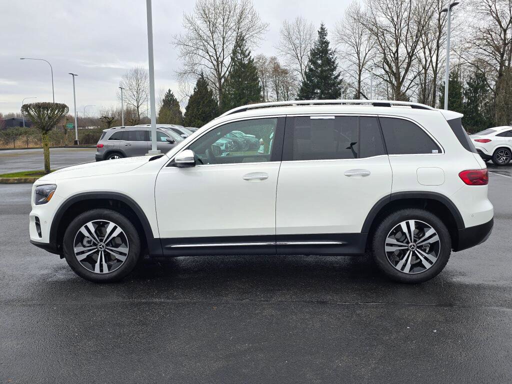Used 2025 Mercedes-Benz GLB 250 4MATIC image 3