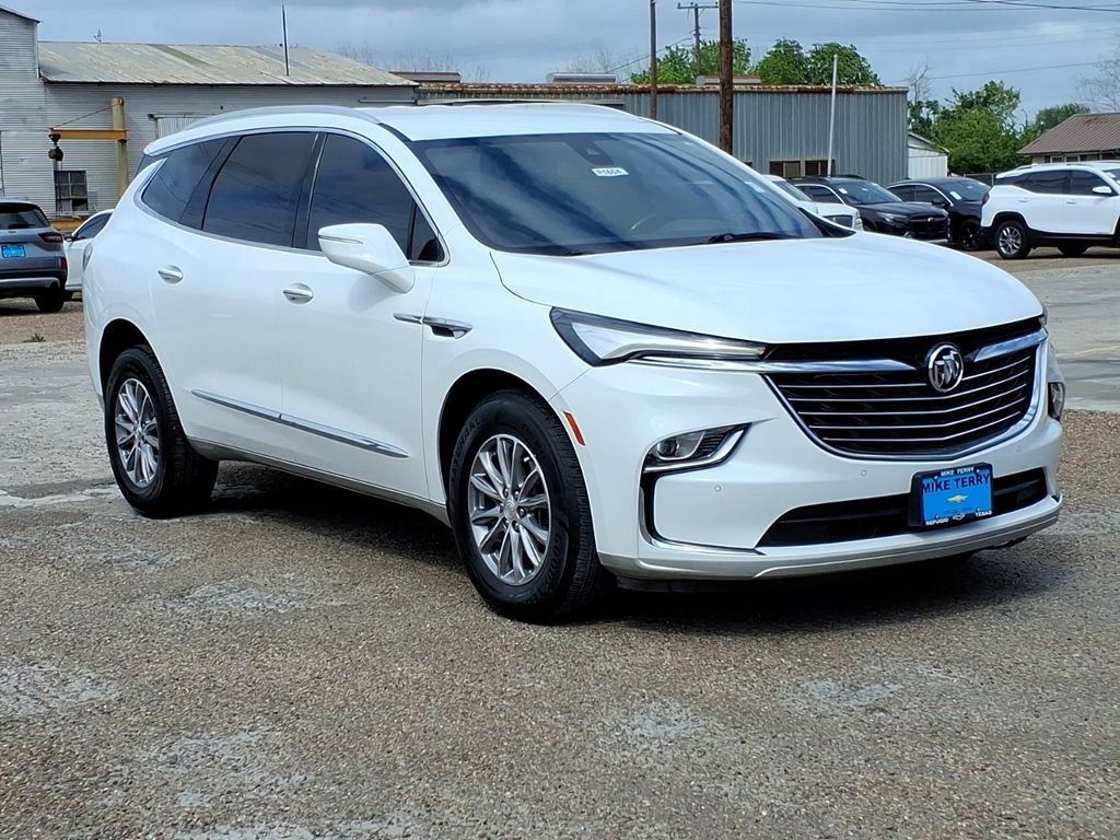 Used 2023 Buick Enclave Essence image 6