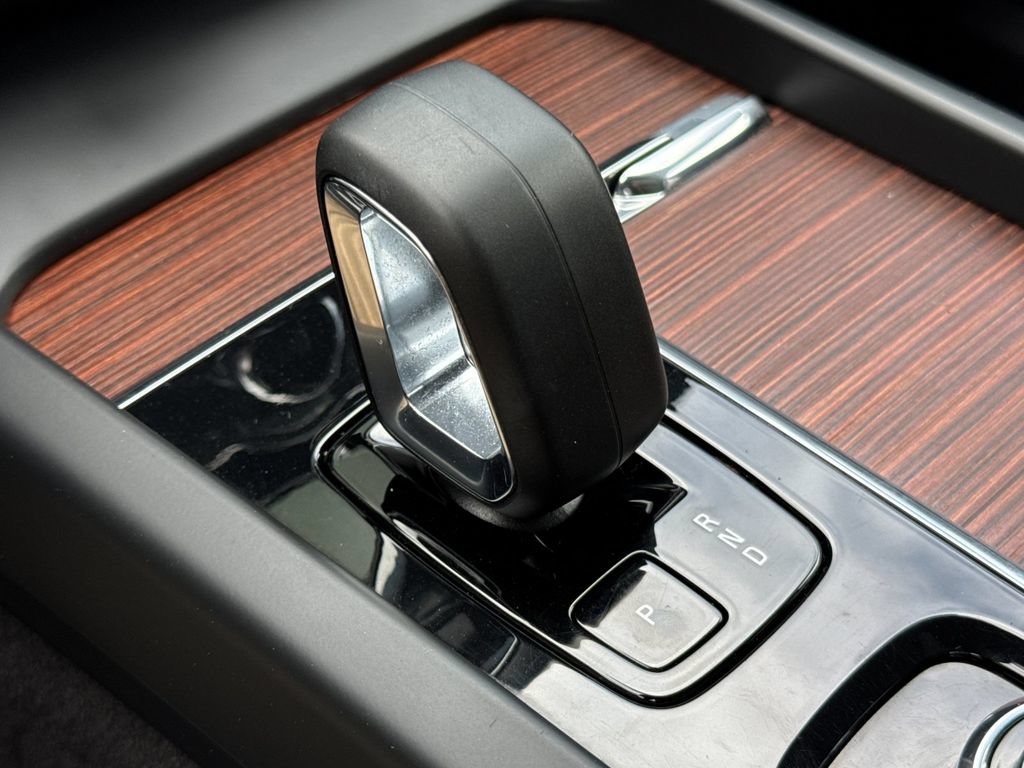 Certified 2023 Volvo XC60 T8 Plus AWD/4WD image 21