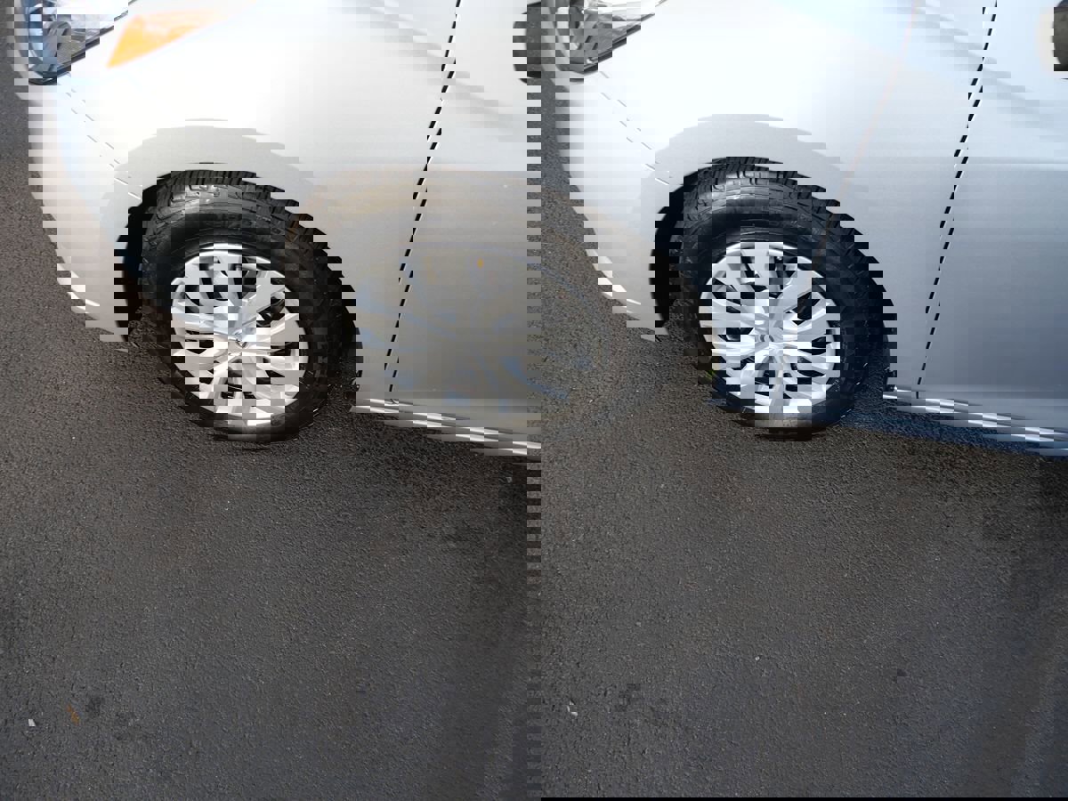 Used 2017 Chevrolet Cruze LS image 35