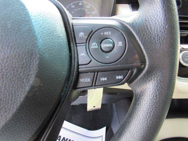 Used 2025 Toyota Corolla LE FWD image 30