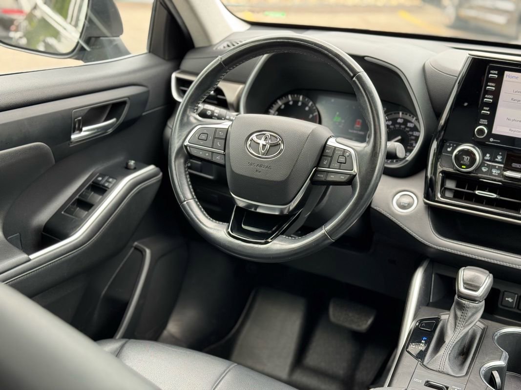 Used 2021 Toyota Highlander XLE image 13