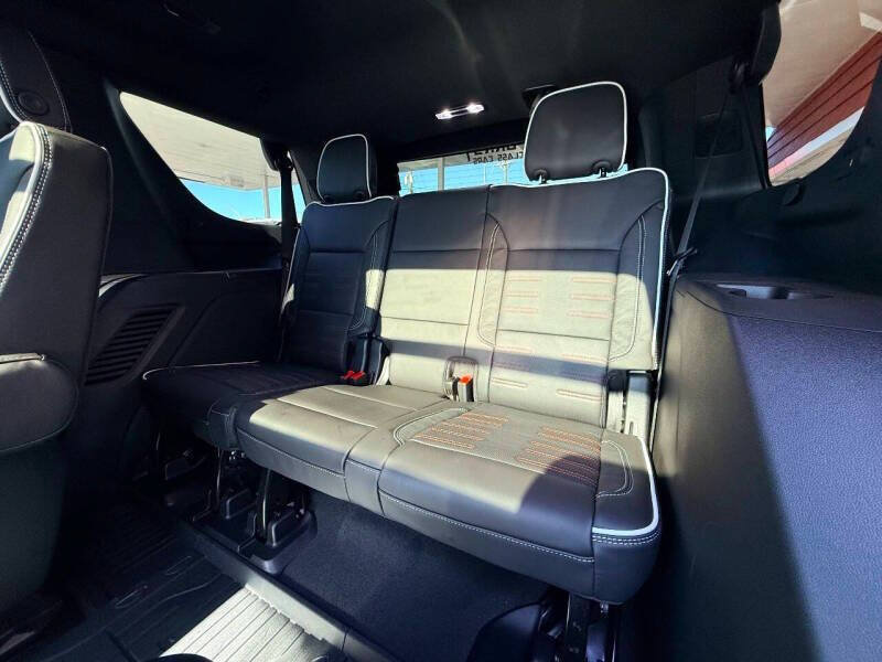 Used 2025 GMC Yukon AT4 Ultimate w/ LPO, Floor Liner Package AWD/4WD image 38