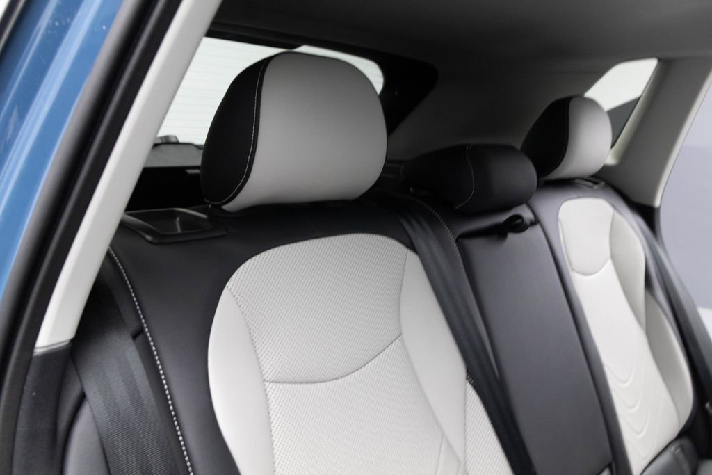 Used 2025 Volkswagen Tiguan SE image 27