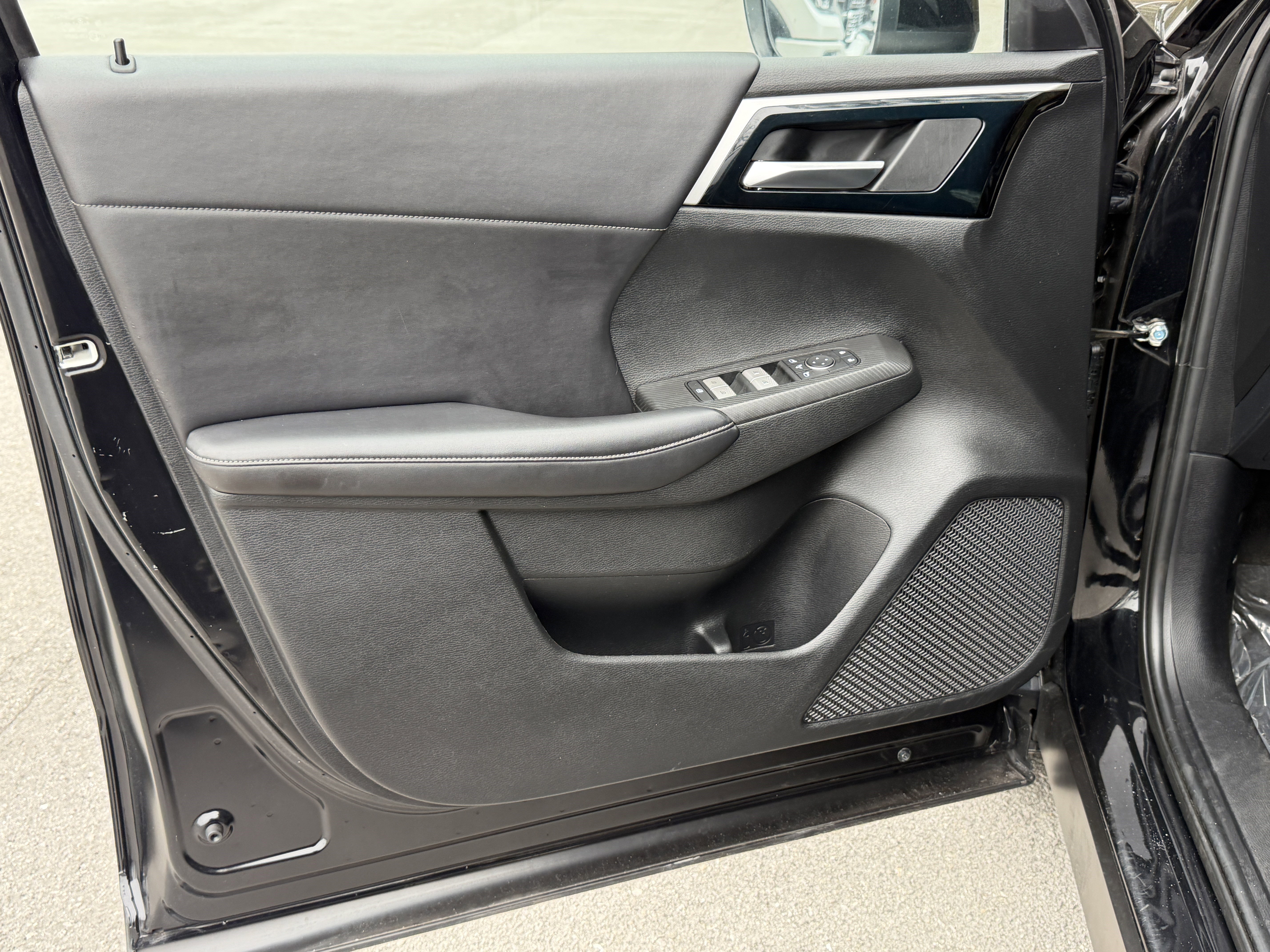 Used 2023 Mitsubishi Outlander SE Black Edition image 14