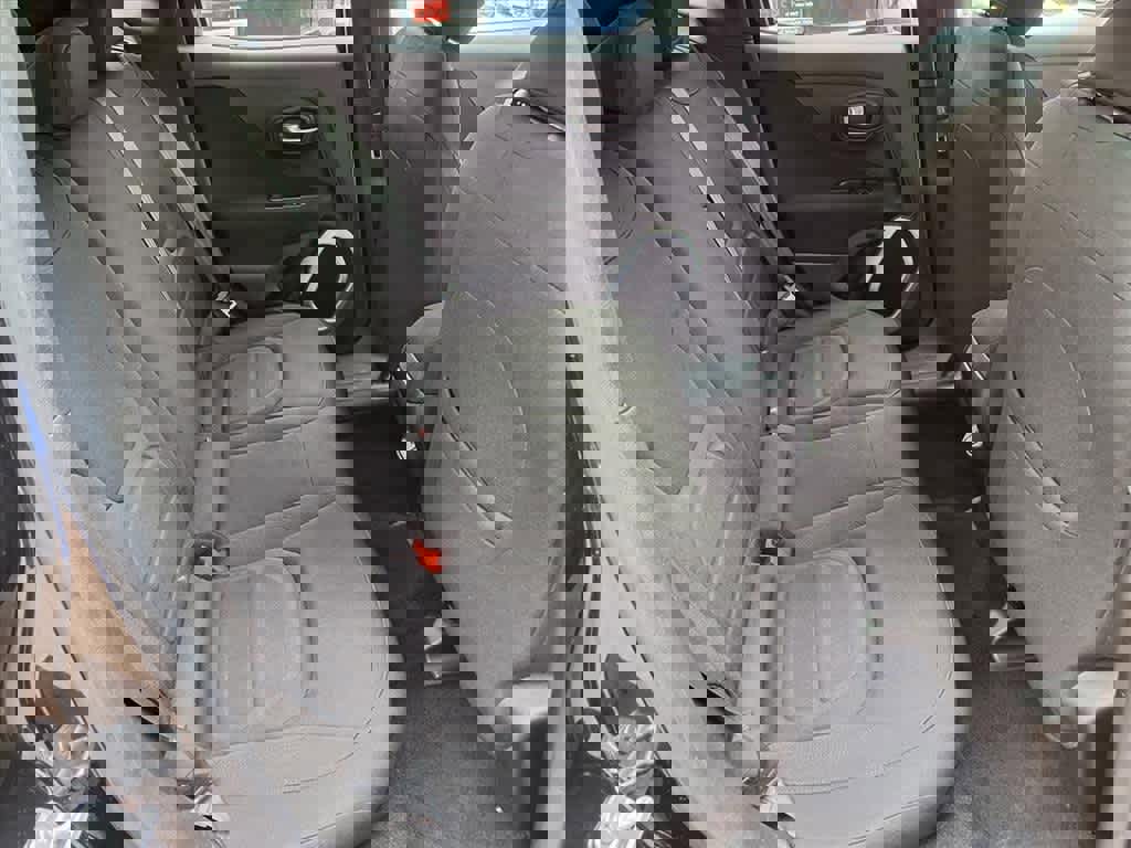 Used 2018 Jeep Renegade Latitude image 12