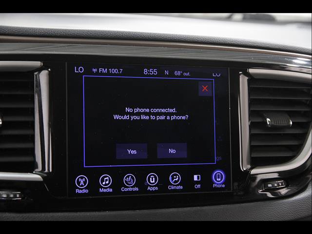 Used 2017 Chrysler Pacifica Touring-L FWD image 13