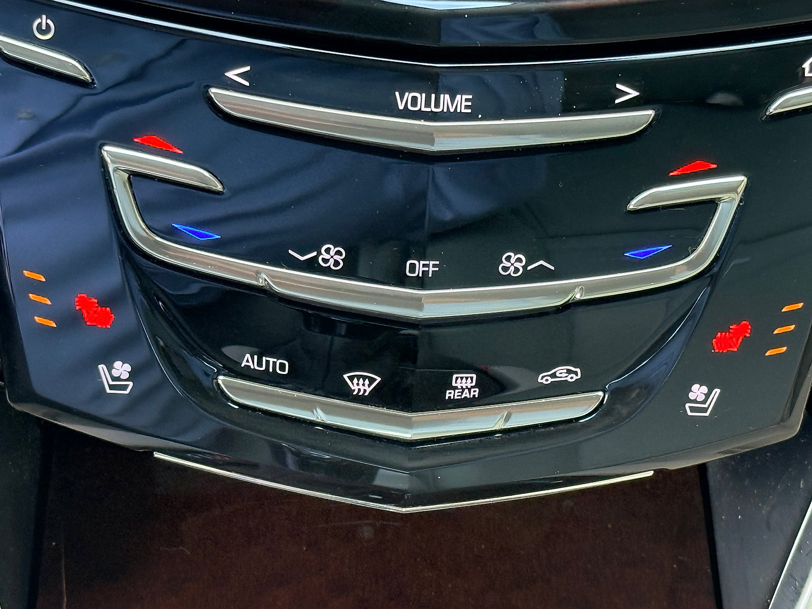 Used 2014 Cadillac XTS Luxury w/ Driver Awareness Package FWD image 33