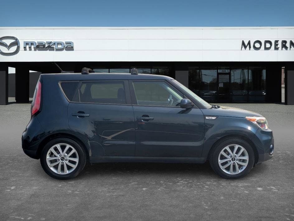 Used 2019 Kia Soul + image 4