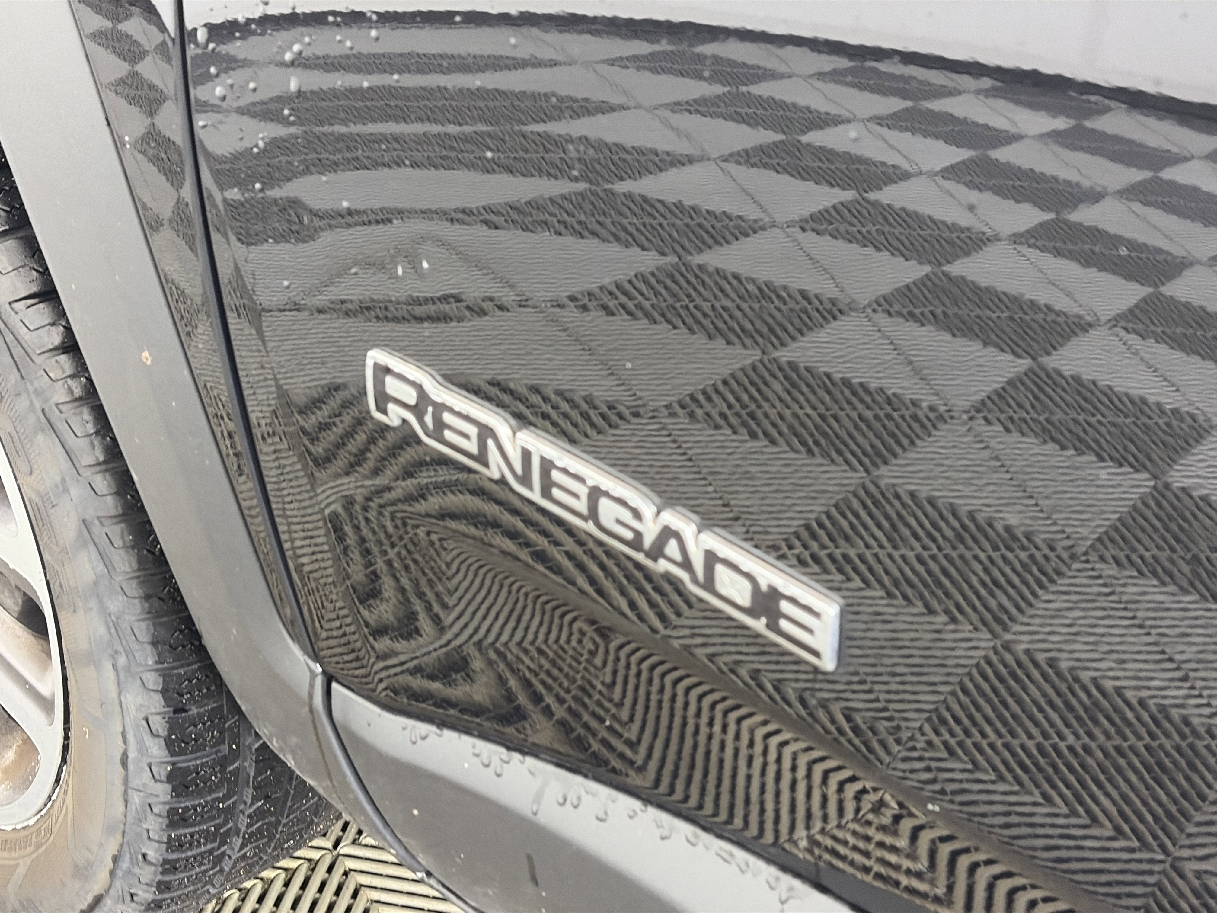 Used 2018 Jeep Renegade Latitude w/ Cold Weather Group image 17