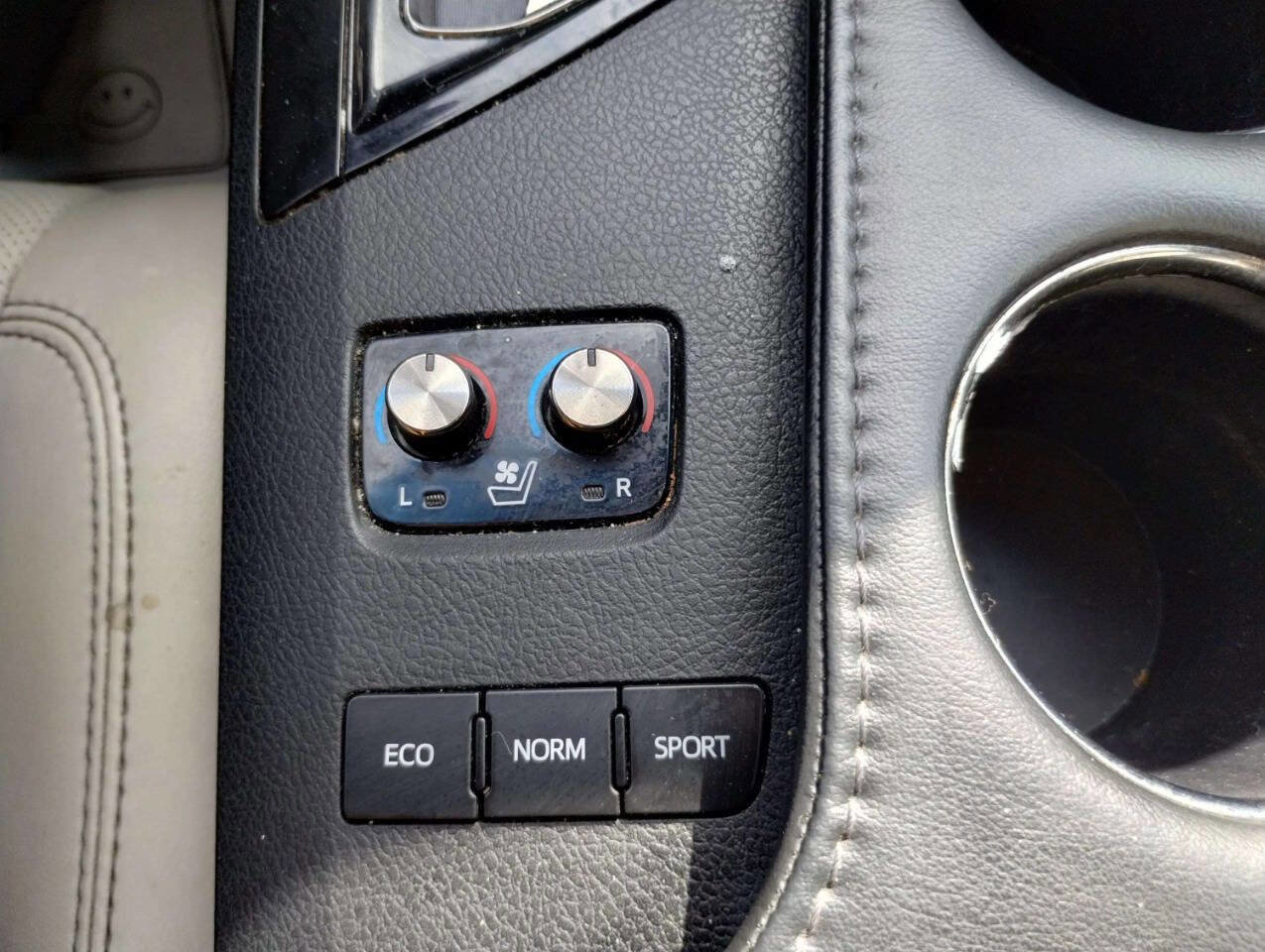 Used 2018 Toyota Avalon Limited w/ All Weather Liner Package image 31