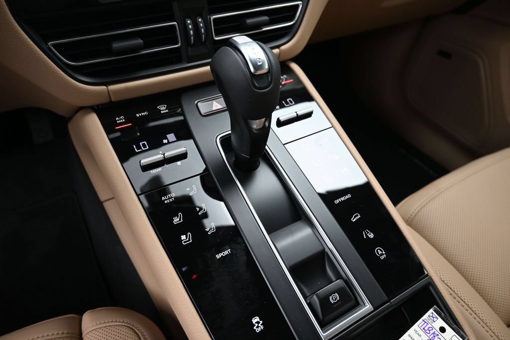 New 2026 Porsche Macan AWD/4WD image 13