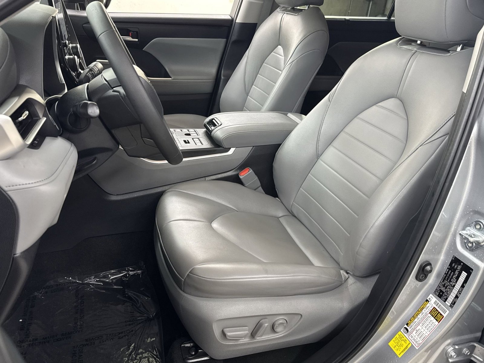 Used 2024 Toyota Highlander XLE image 17