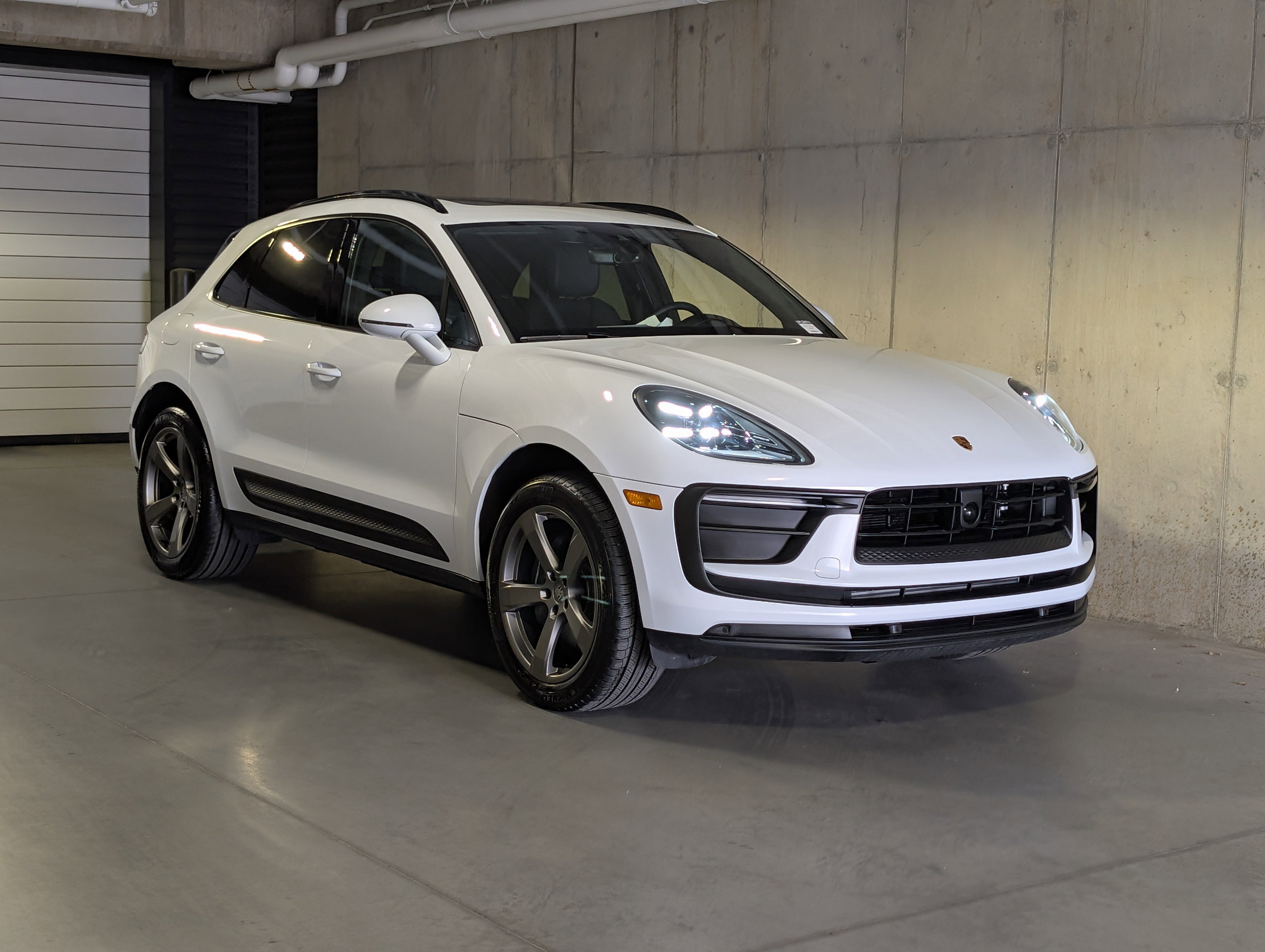 Certified 2025 Porsche Macan image 11