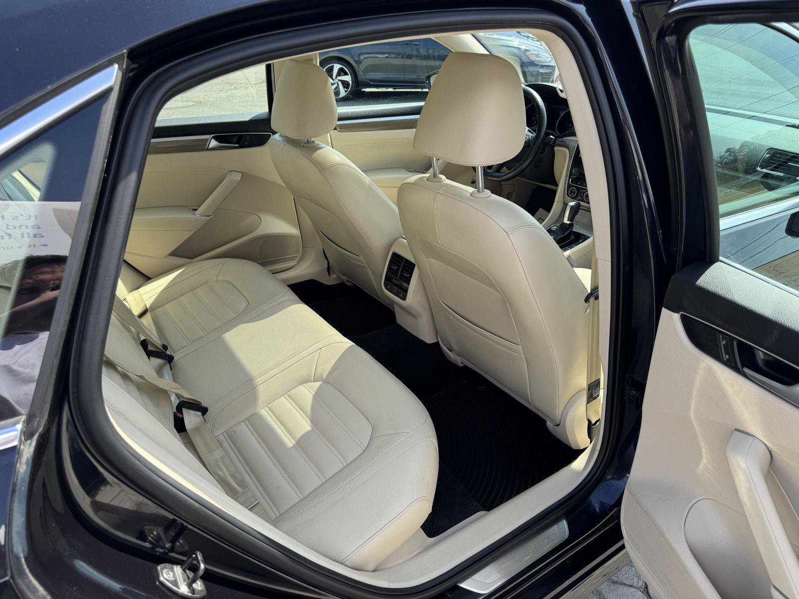 Used 2019 Volkswagen Jetta SE w/ Cold Weather Package image 15