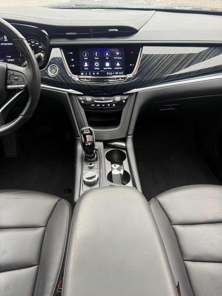 Used 2024 Cadillac XT6 Premium Luxury w/ Technology Package AWD/4WD image 23