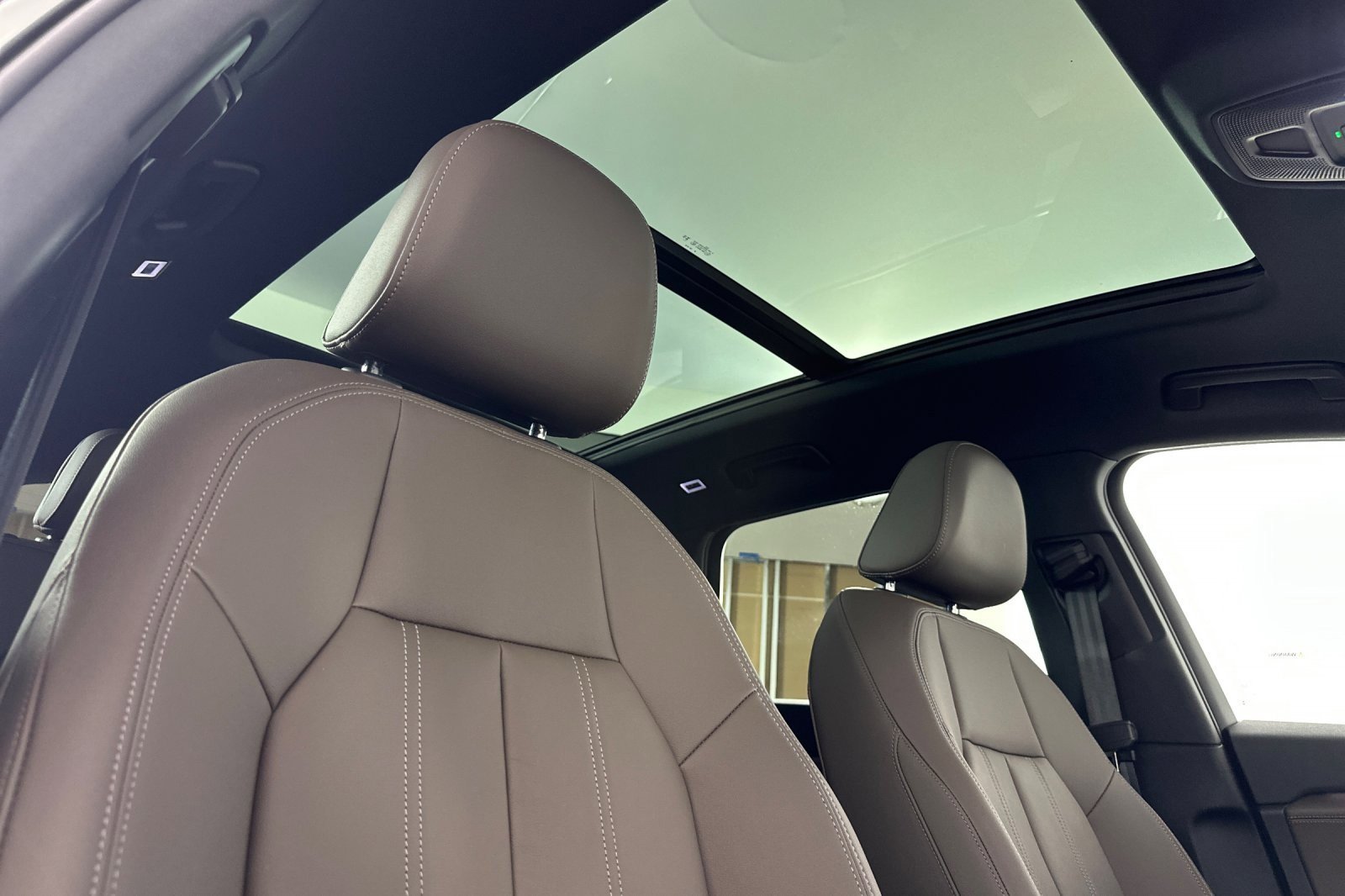 Used 2025 Audi Q6 e-tron Premium w/ Convenience Package image 16