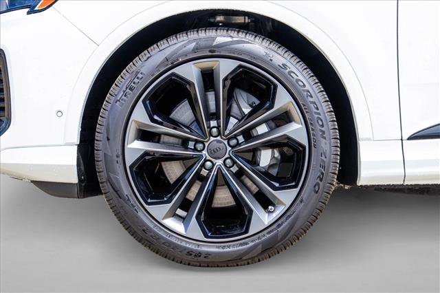 New 2026 Audi Q7 3.0T Premium Plus AWD/4WD image 9