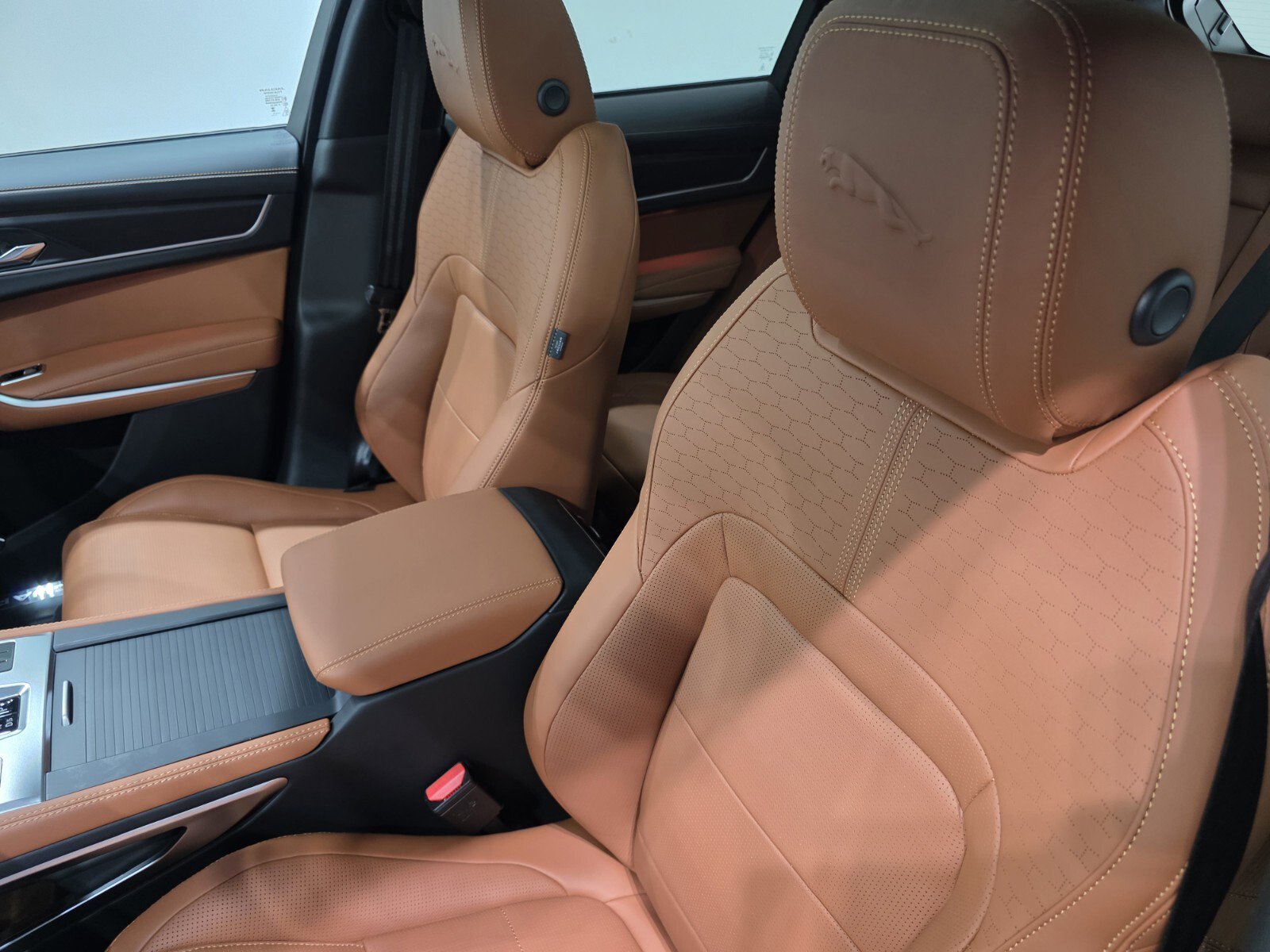 New 2026 Jaguar F-PACE R-Dynamic S image 8