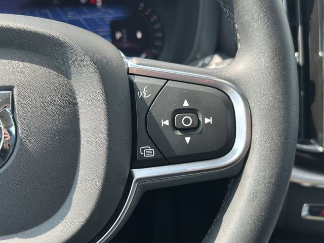 Used 2023 Volvo XC60 B5 Core image 23