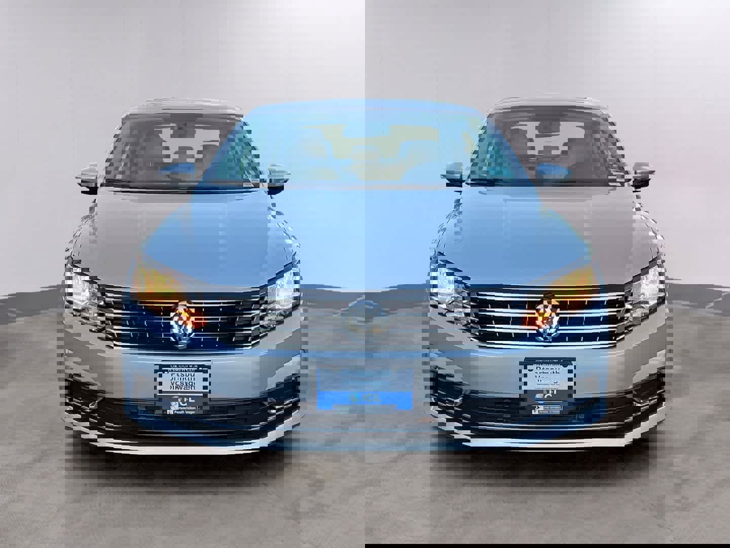 Used 2018 Volkswagen Passat 2.0T SE image 2