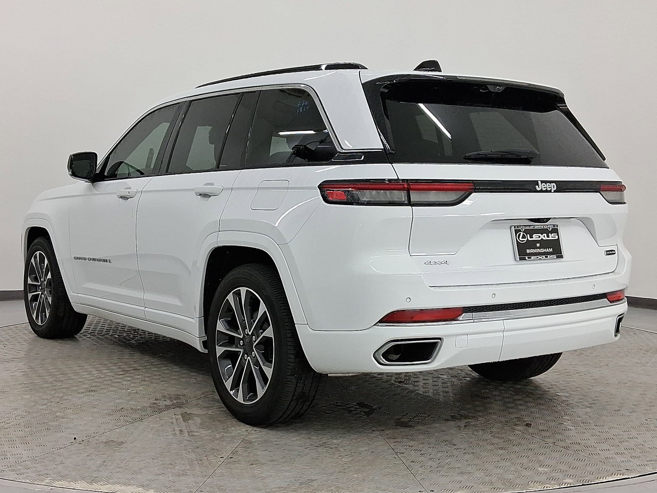 Used 2024 Jeep Grand Cherokee Overland w/ Luxury Tech Group IV image 3