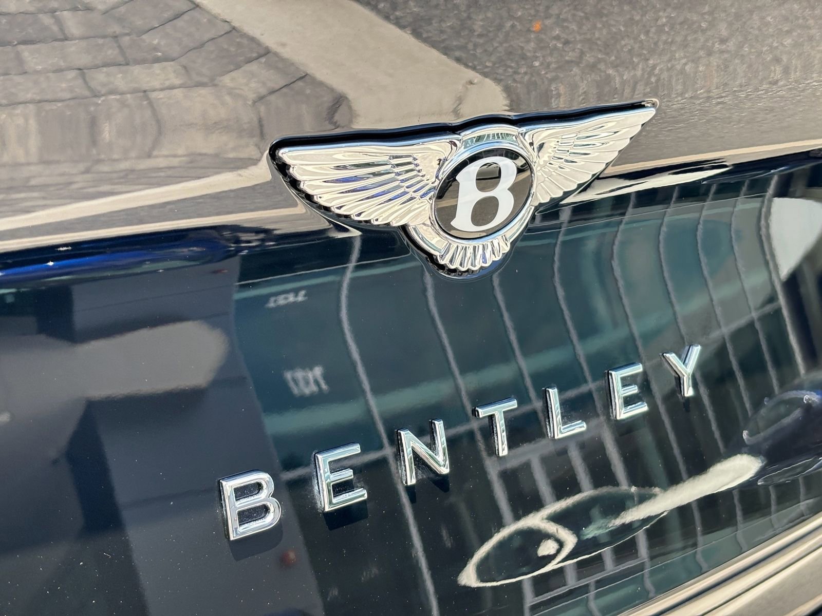 Used 2024 Bentley Bentayga image 33
