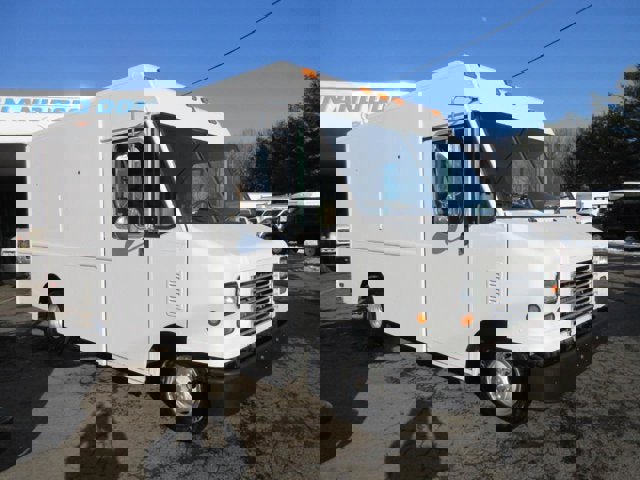 Used 2011 Ford E-350 and Econoline 350 Super Duty w/ Air Conditioning Prep Pkg RWD image 2