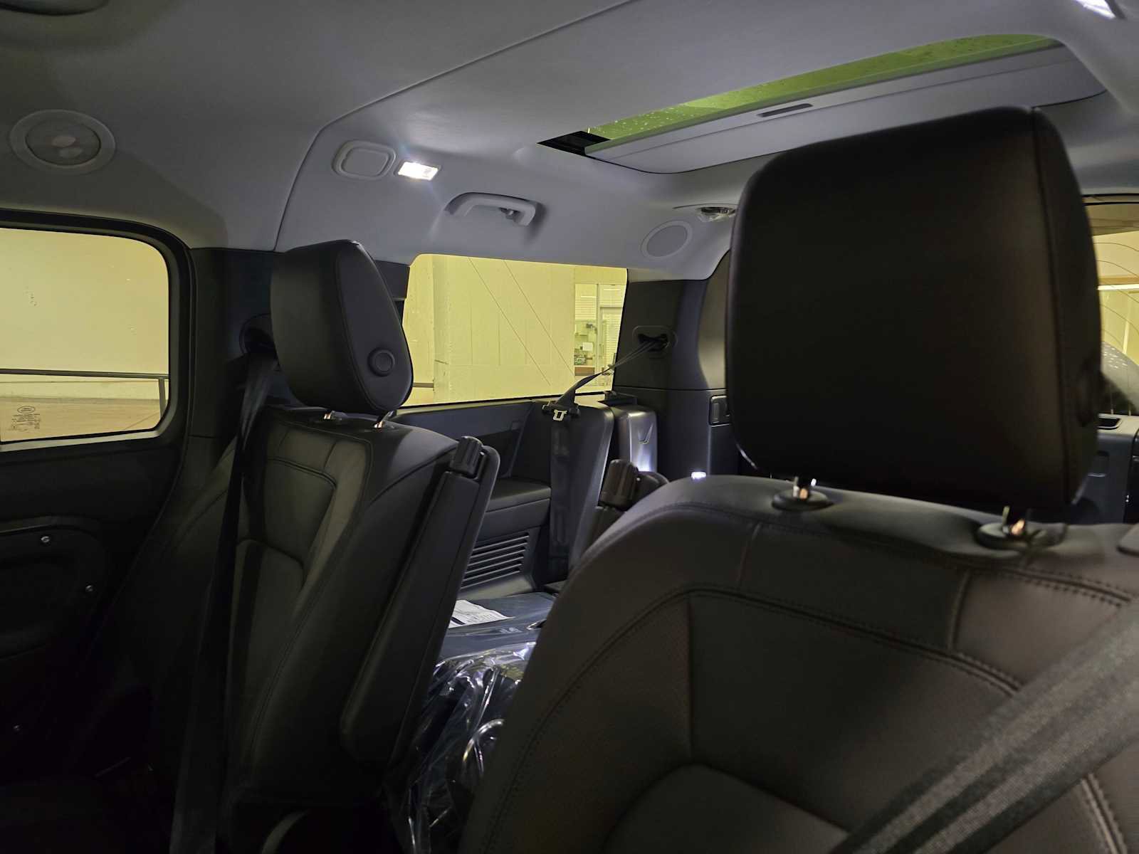 New 2026 Land Rover Defender 130 X-Dynamic SE image 19