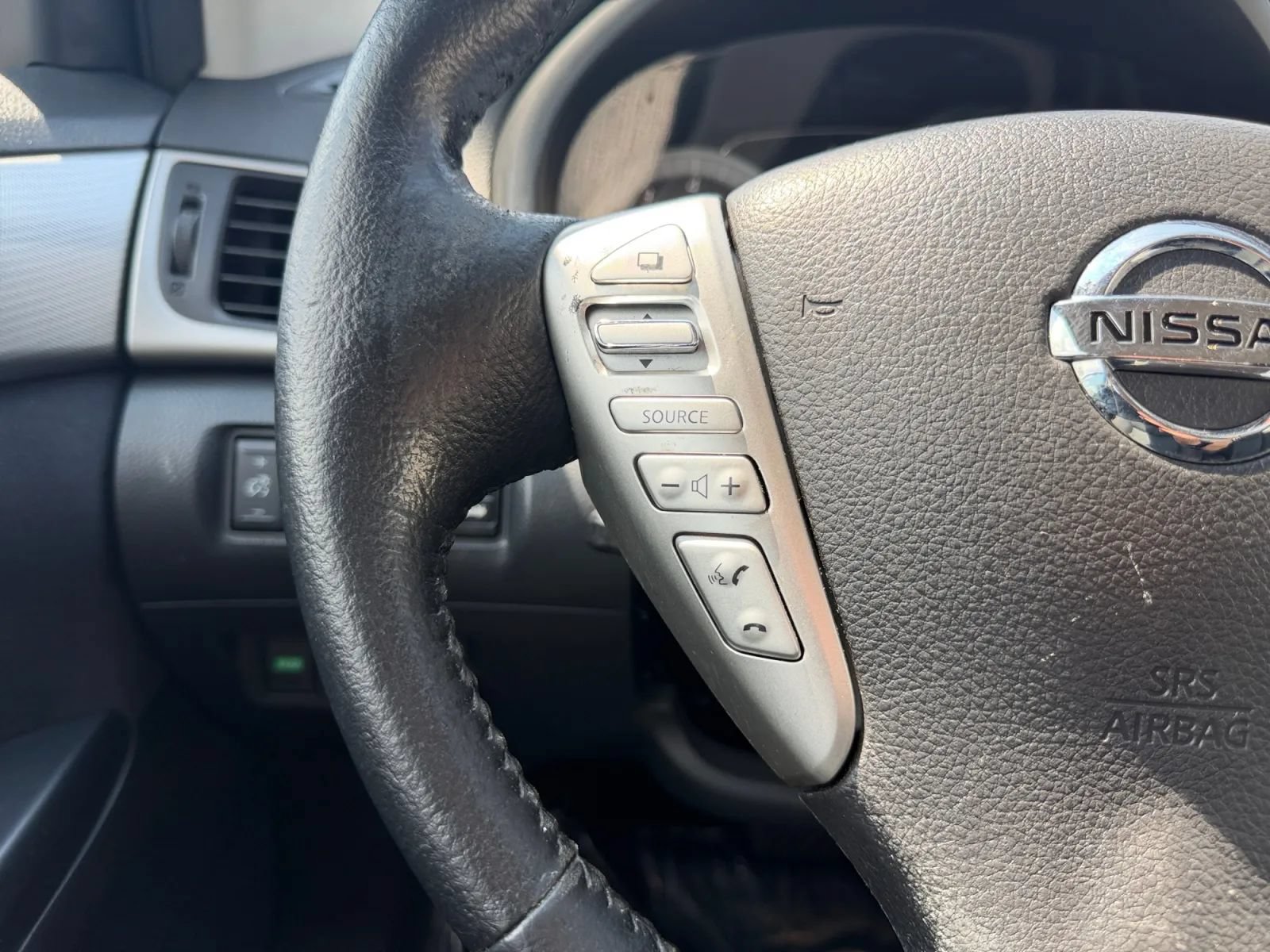 Used 2015 Nissan Sentra SR FWD image 22