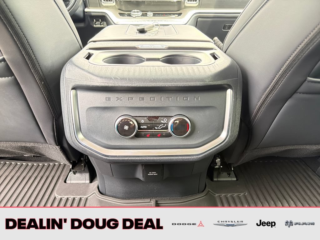 Used 2025 Ford Expedition Platinum w/ Driver's Package AWD/4WD image 28