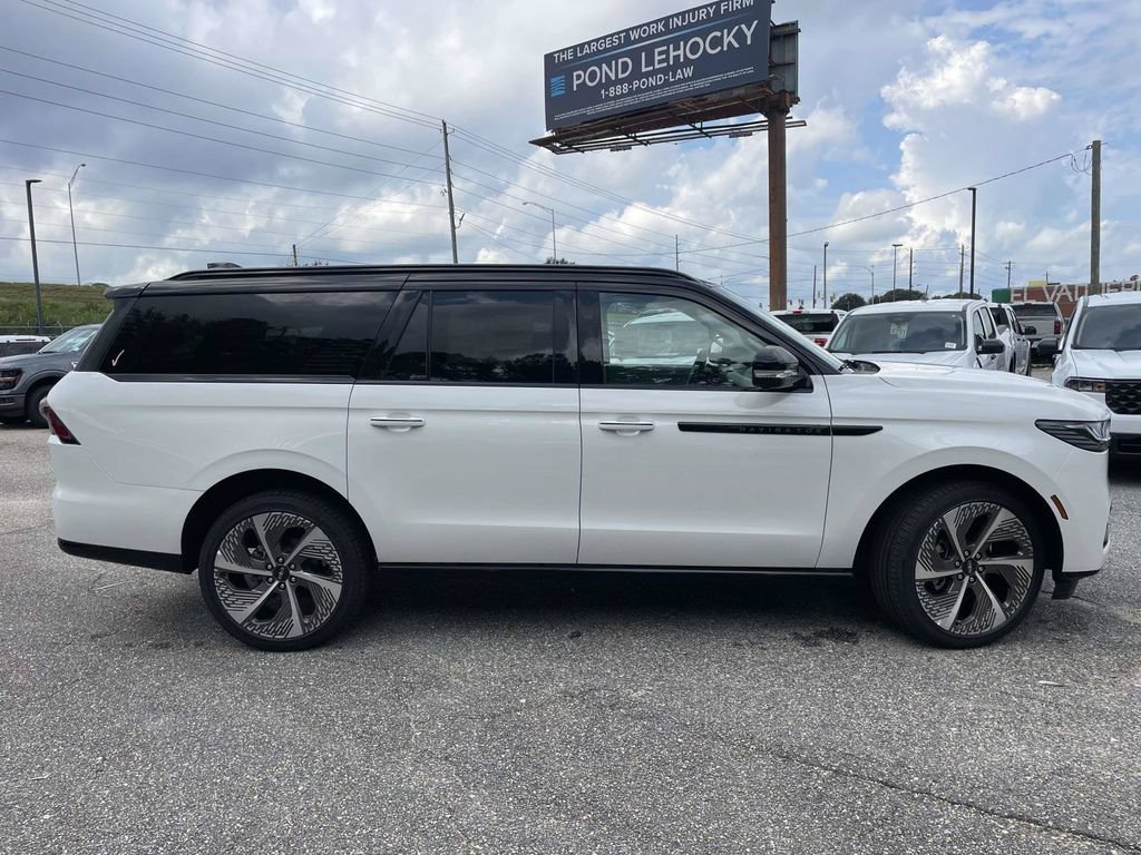 New 2027 Lincoln Navigator L Black Label w/ Black Label Special Edition AWD/4WD image 2