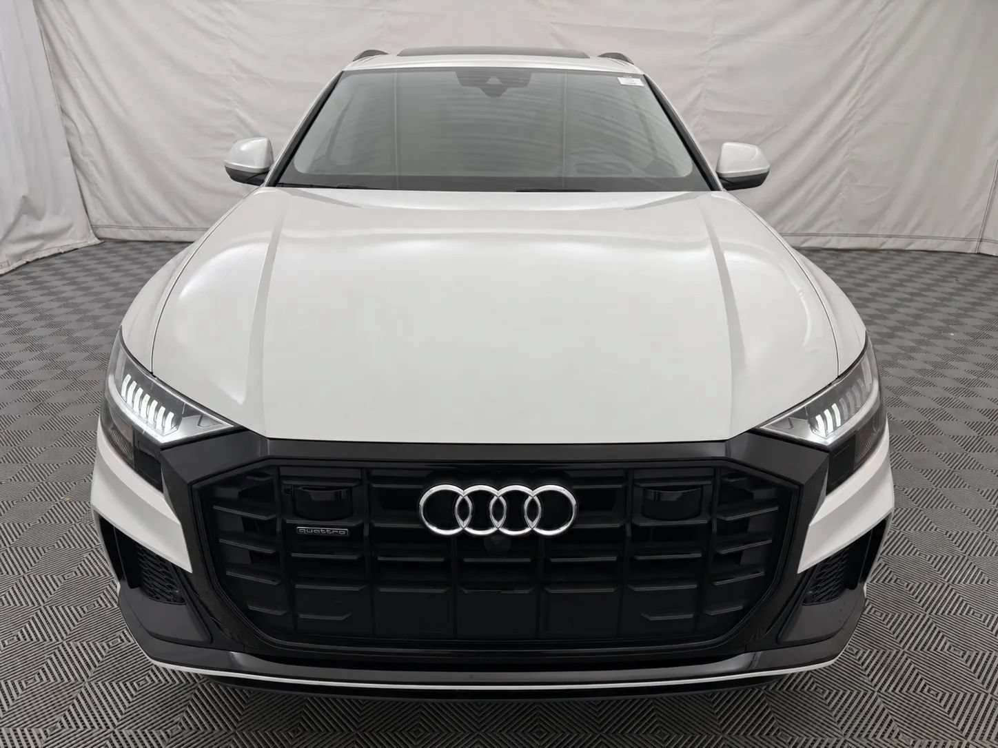 Used 2019 Audi Q8 Prestige w/ Adaptive Chassis Package AWD/4WD image 3