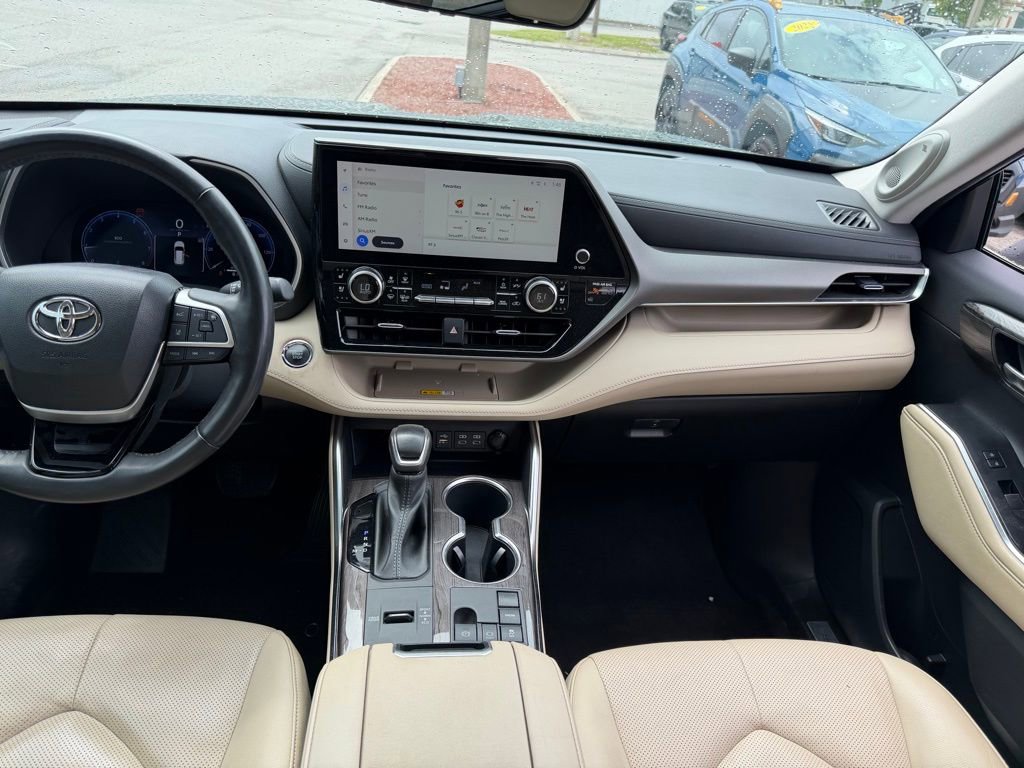 Used 2023 Toyota Highlander Limited image 23
