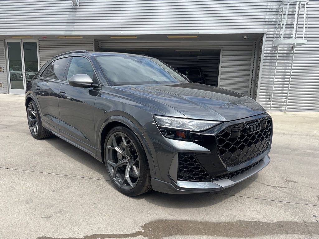 Certified 2025 Audi RS Q8 performance AWD/4WD image 3