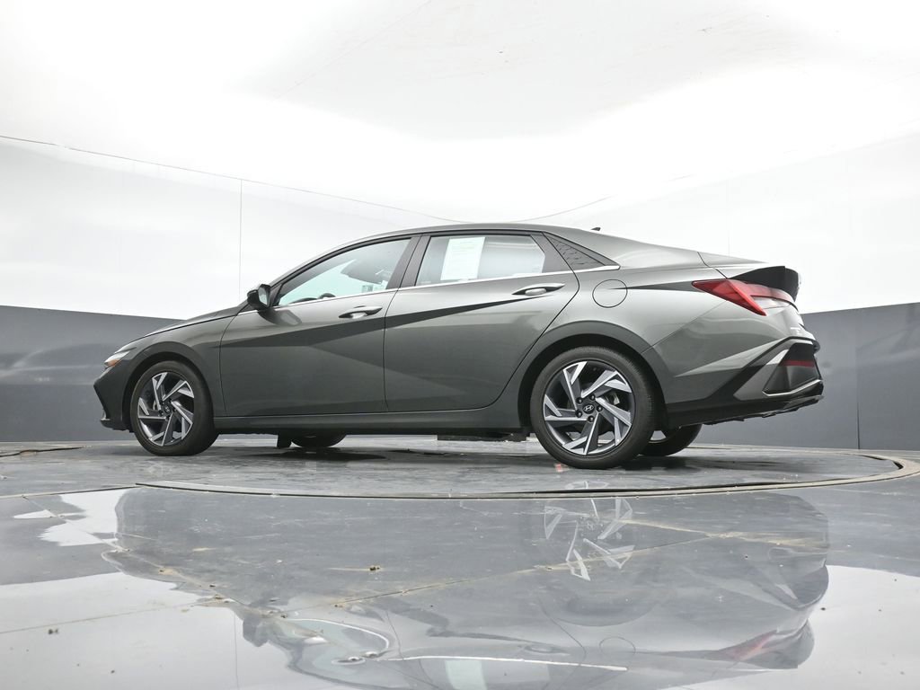 Used 2025 Hyundai Elantra Limited FWD image 40