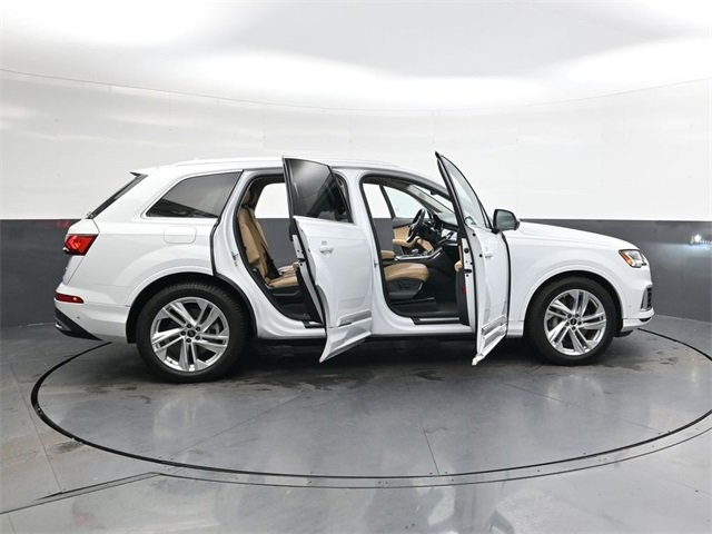 Used 2023 Audi Q7 3.0T Prestige image 31