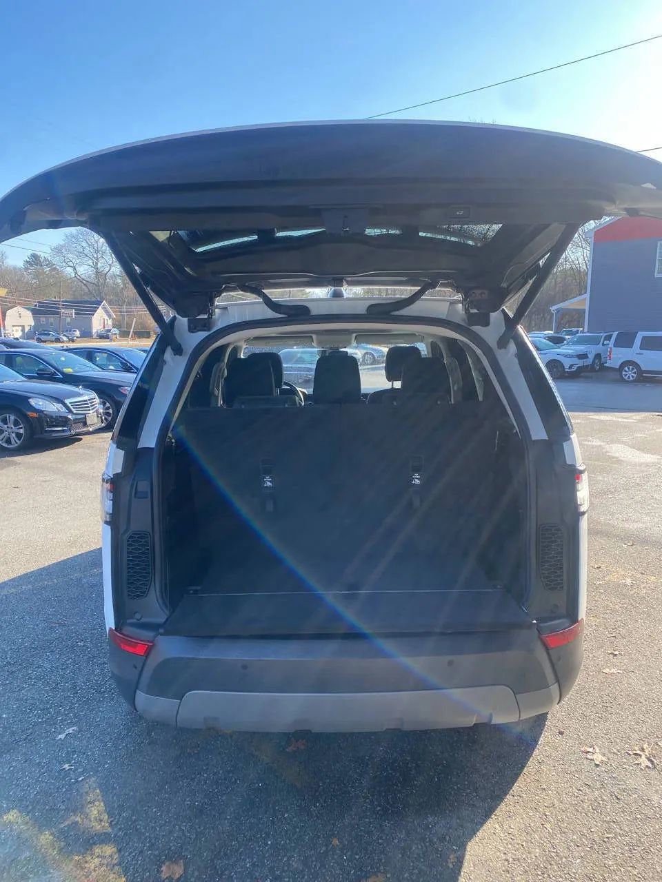 Used 2018 Land Rover Discovery SE image 5